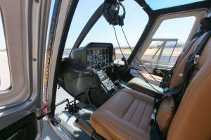 Bell 206 Πλαϊνή φωτογραφία Καμπίνας Πιλότων Καθίσματα και χειριστήρια